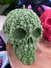 Load image into Gallery viewer, Aronia Berry &amp; Hempseed Lost Souls Skull Candle