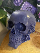 Load image into Gallery viewer, Lemongrass &amp; Sage Rose Skull Candle